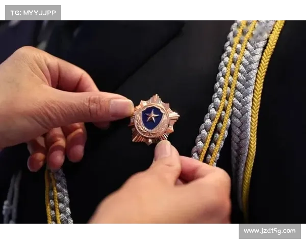 九九式老警服风雨亦坚守,执勤战衣焕新才是从优待警